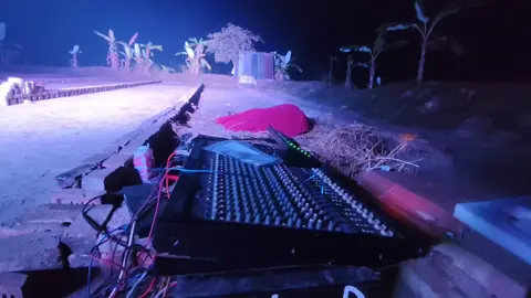 ছেলেপেলে ঘুম পাড়ার স্টাইল 😂😁 . . #foryoupage #fpyツ #trending #fyp #mixedcouple 