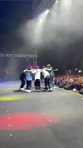 Ketika @NDX AKA @DENNY CAKNAN @Faisal Bagus @GUYONWATONOFFICIAL @Hasantoysss @LAVORA Official @Vadesta Official bertemu di satu panggung jomlo fast jogja @Jomlo Festival  #jomblofest #fyp #fypシ #vira #foryou 