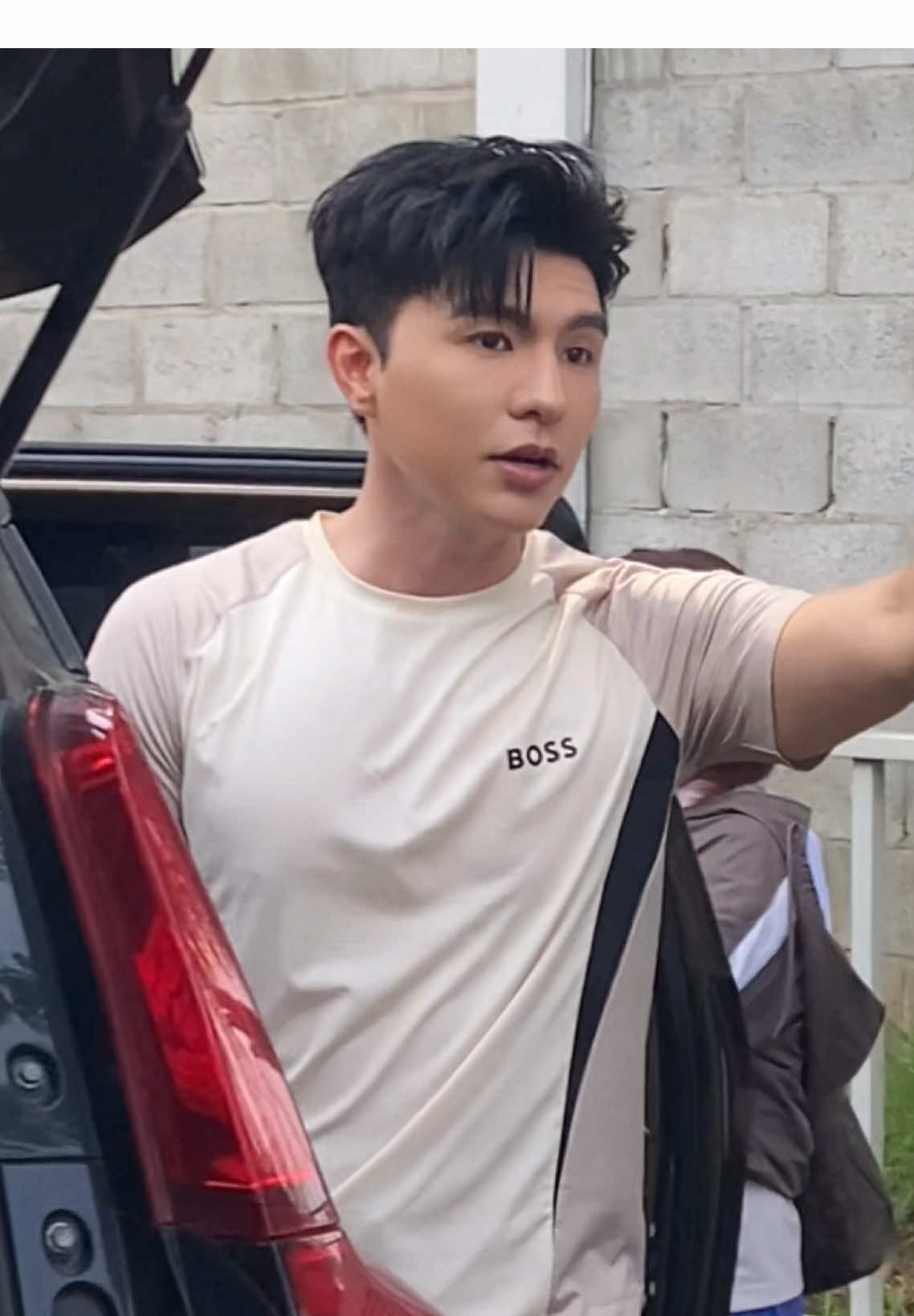 View gặp Hai nay thoáng đãng quá...view cốp xe🤭😂😂 Đứng đâu hông đứng toàn thấy đứng sau lưng🤭🫠🫠 #stevennguyen #xuhuong #boss #viral #fyp 