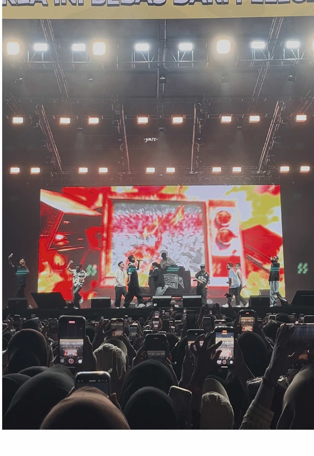 Ambyare kepolen tenan iki 🤪💃  @NDX AKA @DENNY CAKNAN @Hasantoysss @Faisal Bagus @Sadewok004 @jasunmarju @sakudutanmedia_ @Jomlo Festival #sakudutanmedia #jomlofest #JOgjaeMangkopLO #konserjogja #jogjaistimewa 