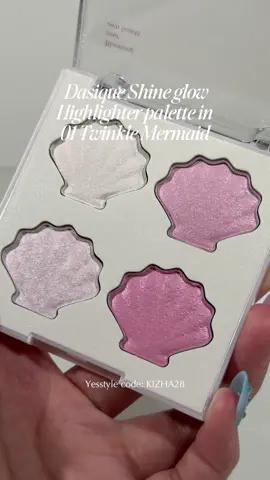 Dasique Shine glow Highlighter palette in 01 Twinkle Mermaid 🐚  @YesStyle code: KIZHA28🍓 #dasique #dasiqueshineglowhighlighter #dasiquetwinklemermaid #yesstyle #kbeauty 