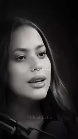 Il existe une lassitude si profonde qu’elle ne se mesure ni en heures ni en efforts, une fatigue qui s’installe quand on a confondu trop longtemps sa propre vie avec tout ce qu’il fallait soutenir autour de soi.  À force de porter les autres, on finit par oublier le poids de son propre cœur. Mais lorsque l’on accepte enfin de déposer ce qui n’a jamais été à nous, quelque chose se rééquilibre doucement : le souffle se fait plus large, les pensées moins lourdes, et l’on découvre que la véritable force n’a jamais été d’endurer, mais de se reconnaître digne de légèreté. Et rappelle-toi : tu mérites d’être considérée, entourée, et surtout apaisée. Rien en toi n’a besoin de souffrir pour prouver sa valeur💕 #citation #mindsetmotivation #resilience #bonheur 