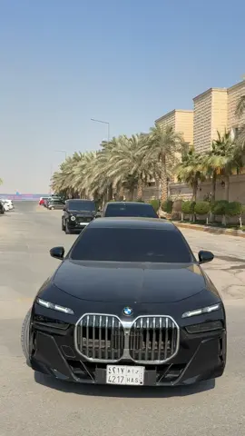 الابيض امبوستر😂 #اكسبلور #سيارات_فخمة #بي_ام_دبليو #جي_كلاس #fyp 