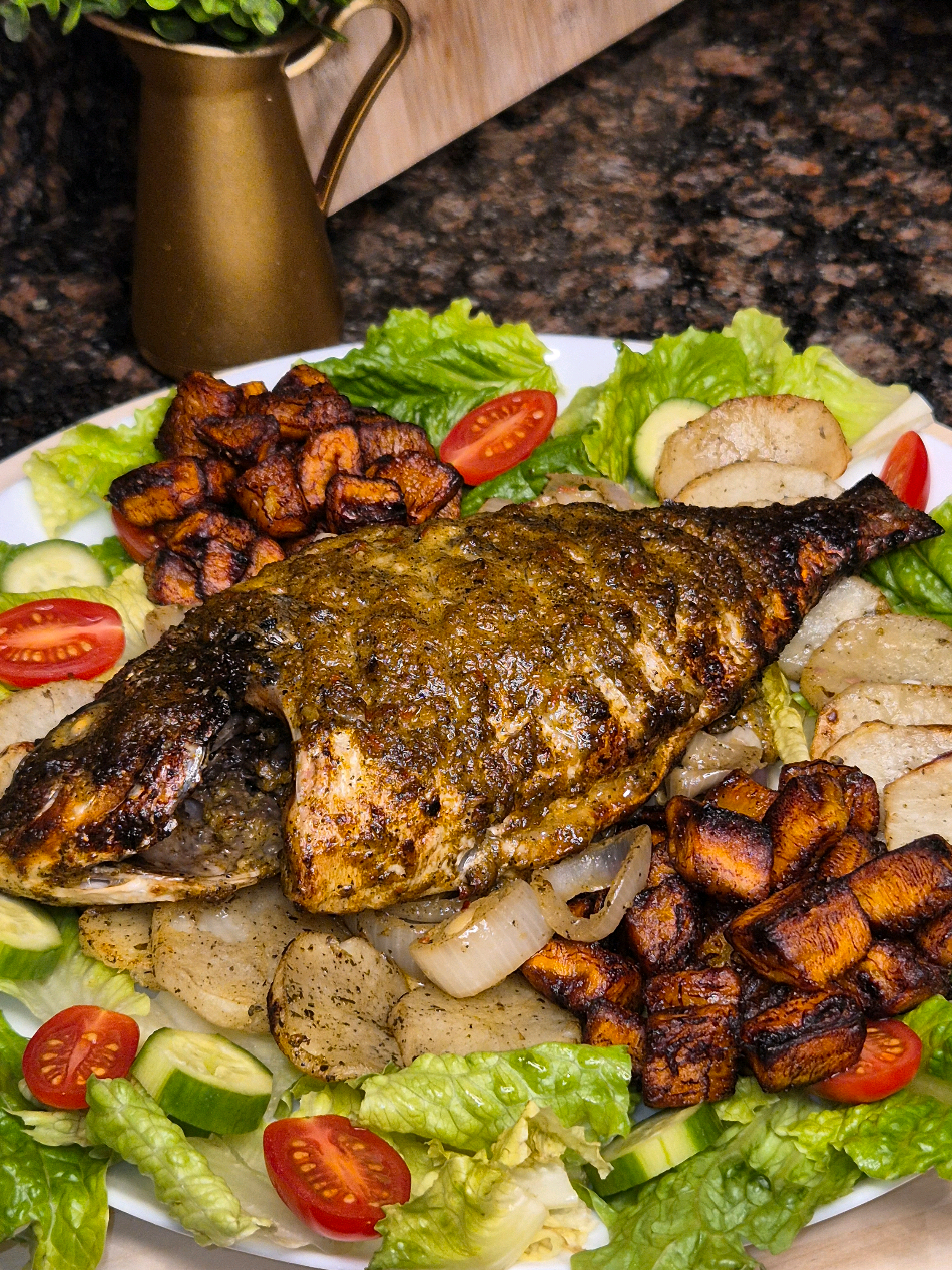 POISSON AU FOUR Deliciously baked fish with a burst of flavors! 🍋🧄🌶🫑🧅☘️ INGREDIENTS: • Garlic • Mixed peppers • Spring onions • Coriander • Parsley • Onion • Olive oil • Salt • Lemon juice • Dijon mustard • Oyster sauce • Black pepper • Soy sauce • Ginger powder • Onion powder • All-purpose seasoning #cookwithfama #poissonbraisé  #poissonaufour #cuisinesenegalaise🇸🇳🇸🇳 #pourtoi 