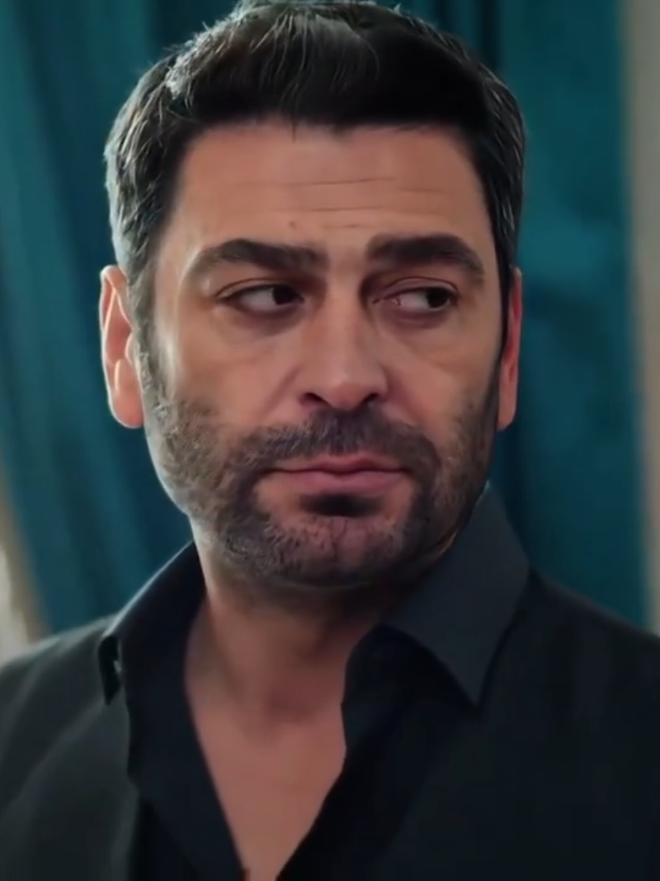 Alya “ben Cihan’ı seviyorum” dediğinde, onun gözlerindeki şaşkınlık bir itiraf gibiydi, yıllarca kimse seçmemişti onu, o bile kendini seçememişti😔💔, Cihan ilk kez kendisinin de sevilmeye değer olabileceğine inandı🥹❤️‍🩹 #alyacihan #cihanalbora #cihanalyaedit #ozanakbaba #uzakşehir 