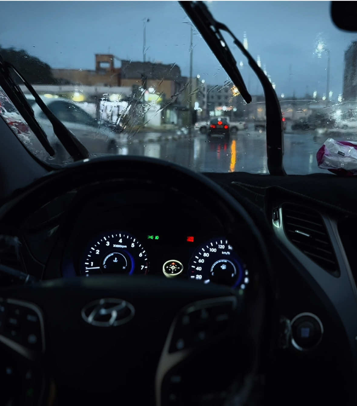 حتى التصوير مع المطر يفرق 🔥💔#تصويري #تصوير #مطر #امطار #تصوير_ايفون #تصويري📸اكسبلوور #تصويري📷 #سرتنا_سرت_ليبيا💚🌻 #ليبيا🇱🇾 