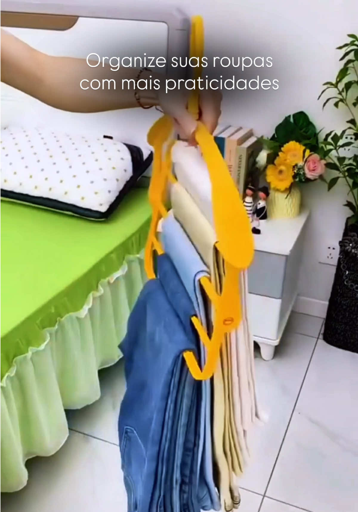 O Cabide Rotativo Dobrável Flexível é a solução perfeita para quem busca mais espaço e organização. Gira, dobra e se adapta a qualquer peça, evitando amassados e otimizando o guarda-roupa ou a mala. Prático, leve e inteligente — ideal para o dia a dia e viagens. 👉 Garanta o seu agora e deixe sua organização muito mais eficiente! 🛒 #shopee #comprasnainternet #fyp #viral #cabidedobravel 
