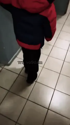 Подъездная романтика #прикол #мем #угар #незнакомый #подъезд 