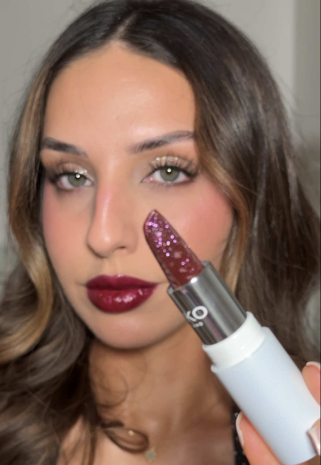 @KIKO Milano sparkly holiday lipstick !! #glitterlips #berrylipstick #sparkleseason #lipstick #makeup k