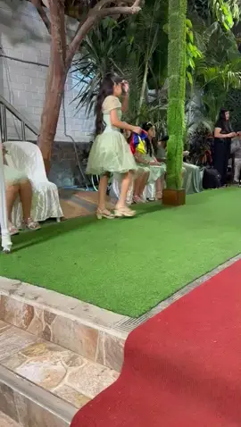 Niña Venezolana Dando el Discurso de su promoción en el perú👩‍🎓🇵🇪🇻🇪