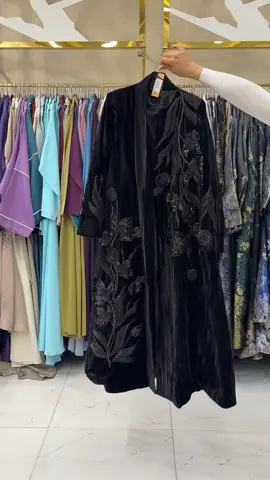 حياكم آللـْه في محل ياسمين ❤️#fffffffffffyyyyyyyyyyypppppppppppp #عبايات_فخمه #عبايات_شتوية_فخمة #عبايات_مخمل 