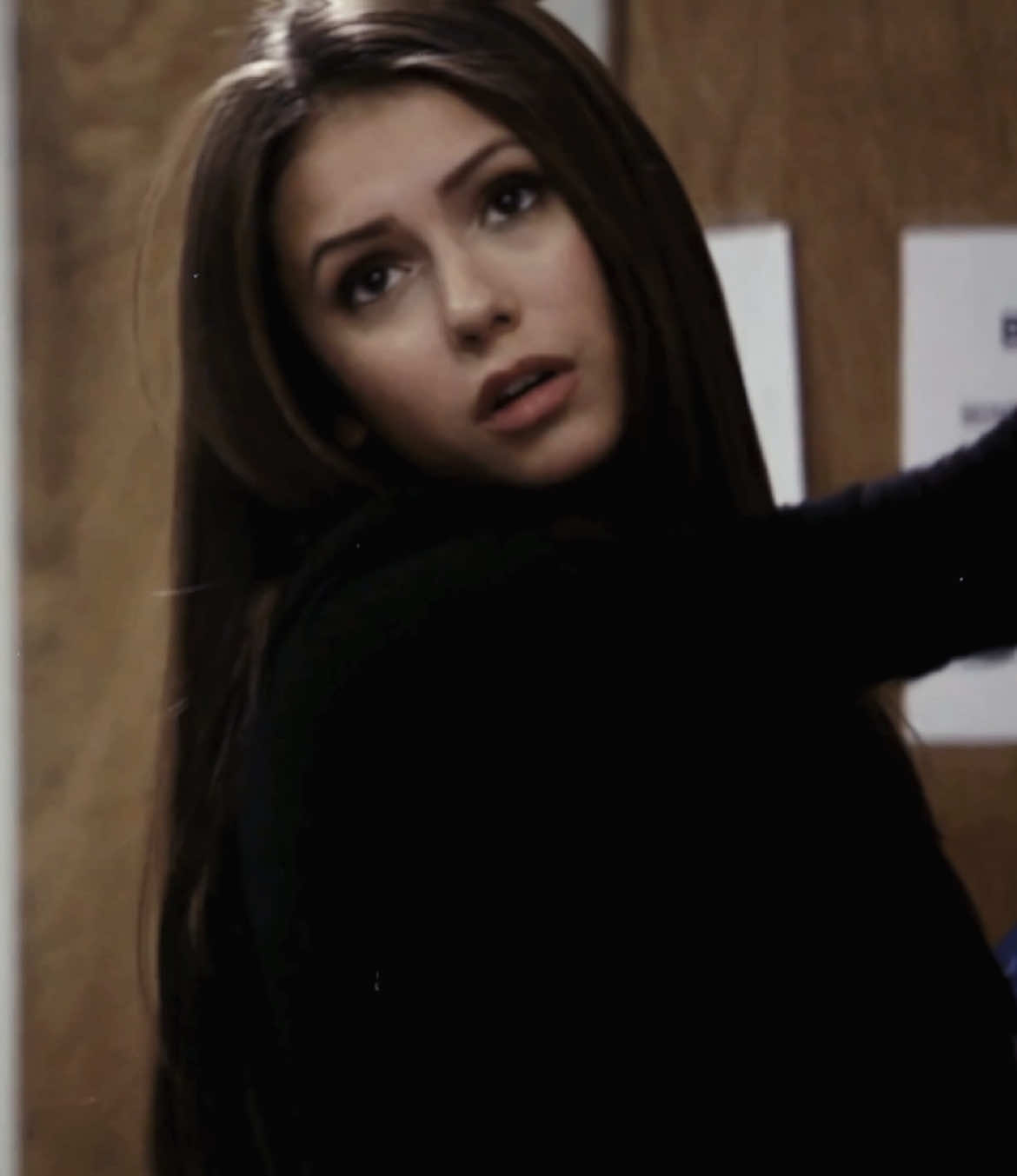 1x10, “Turning Point.” ❦ - [ac @𝒈𝒊𝒈𝒊 𖤐 scp mine] - i kinda hate this but she looked so good this episode // #elenagilbertedit #tvdedit #elenagilbert #thevampirediaries #ninadobrevedit 