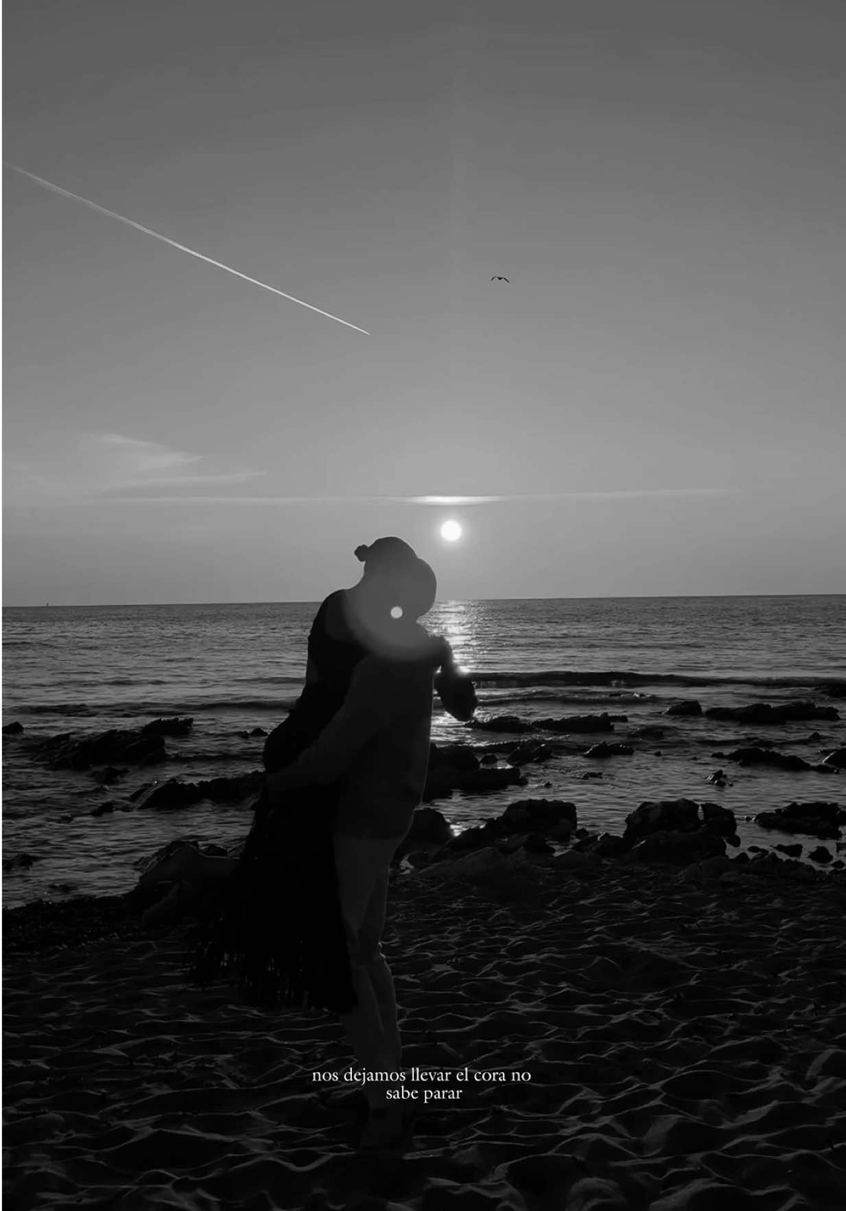 El día que te conocí me cambiaste la vida, hace más o menos unos 4000 días. ¿Sabes todo lo que hemos vivido en 4000 días? Podría escribir un libro, o varios, contando desde el primer día que me enamoré perdidamente de ti, pasando por el día que nuestras vidas se separaron, cuando cambiamos nuestra manera de ver el amor, cuando te convertiste en confianza, seguridad, propósito, y hasta ahora, que cuando me preguntan por ti siempre digo lo mismo, mi hogar.  Nos seguimos eligiendo por miles de razones, las mismas que recuerdo cada vez que las cosas se tuercen, pero lo que tengo claro y siempre tendré es que eres el amor de mi vida, y eso no hay nada que lo cambie. Feliz cumpleaños gordo, por la vida que ya estamos compartiendo juntos 🤍 @Jesus Seda 