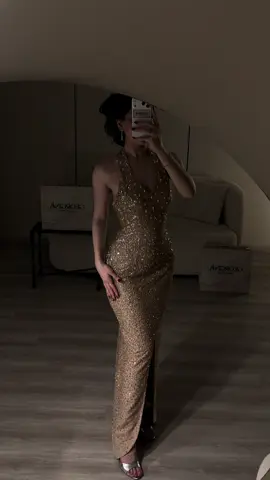 اختاري اناقتك من جورجينا فاشن  اسم الفستان: هدوء الذهبي  #تنفذينا_وتصويرنا_الشخصي #explore #fyp #foryou #جورجينا 