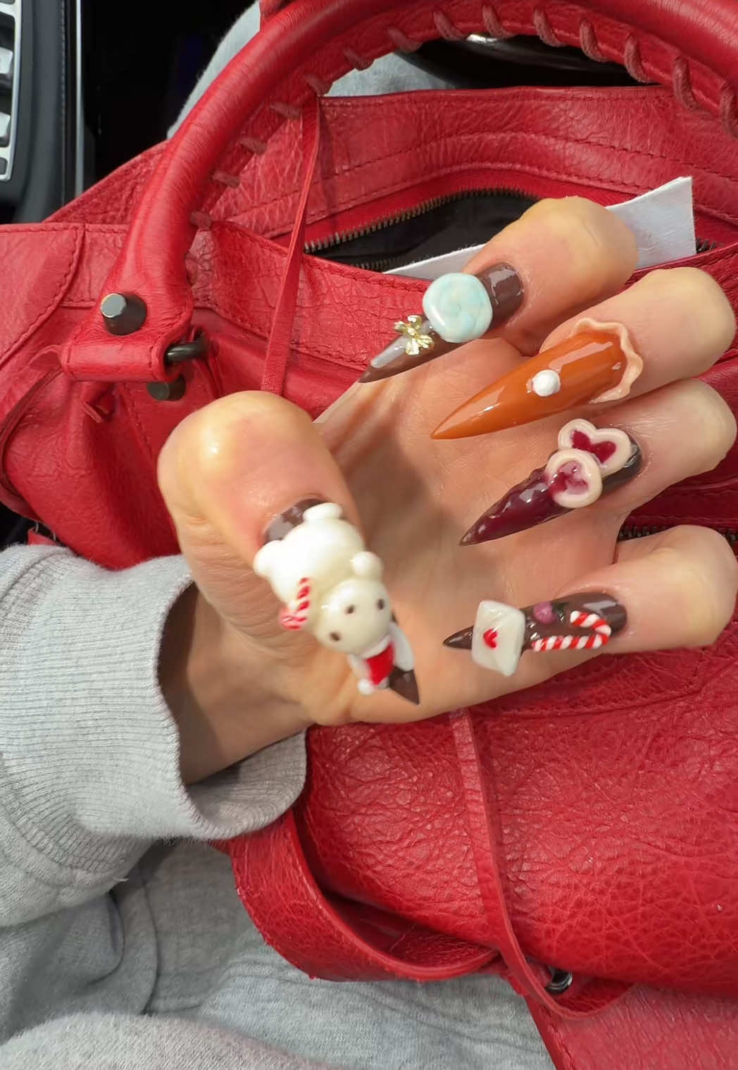 Got new Christmas nails 😃🎄☃️