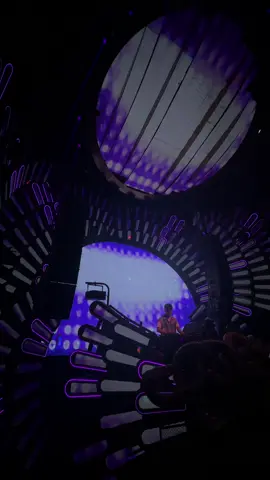 Cuộc đời mà thì phải có những khúc cua…Mình không khéo cua sẽ thua cuộc đời…#EMPIRECLUB #fyp #越南鼓 #越南 #viral 