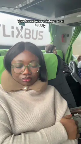 I have the full set of @Halara Damenmode the joggers, leggings, bodysuit, jeans and even the little dress. I'm so excited to add this to my collection, so perfect for cold days and winter travels, serves as both neck pillow and a jacket. Amazing 😻  #halaradamenmode #halara_de #neckpillowjacket #winterjaket #viraljacket 