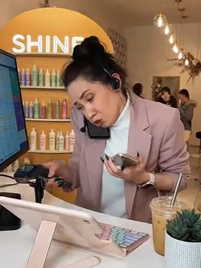 Салон красоты#салонкрасоты #брови #ресницы #губы #прическа