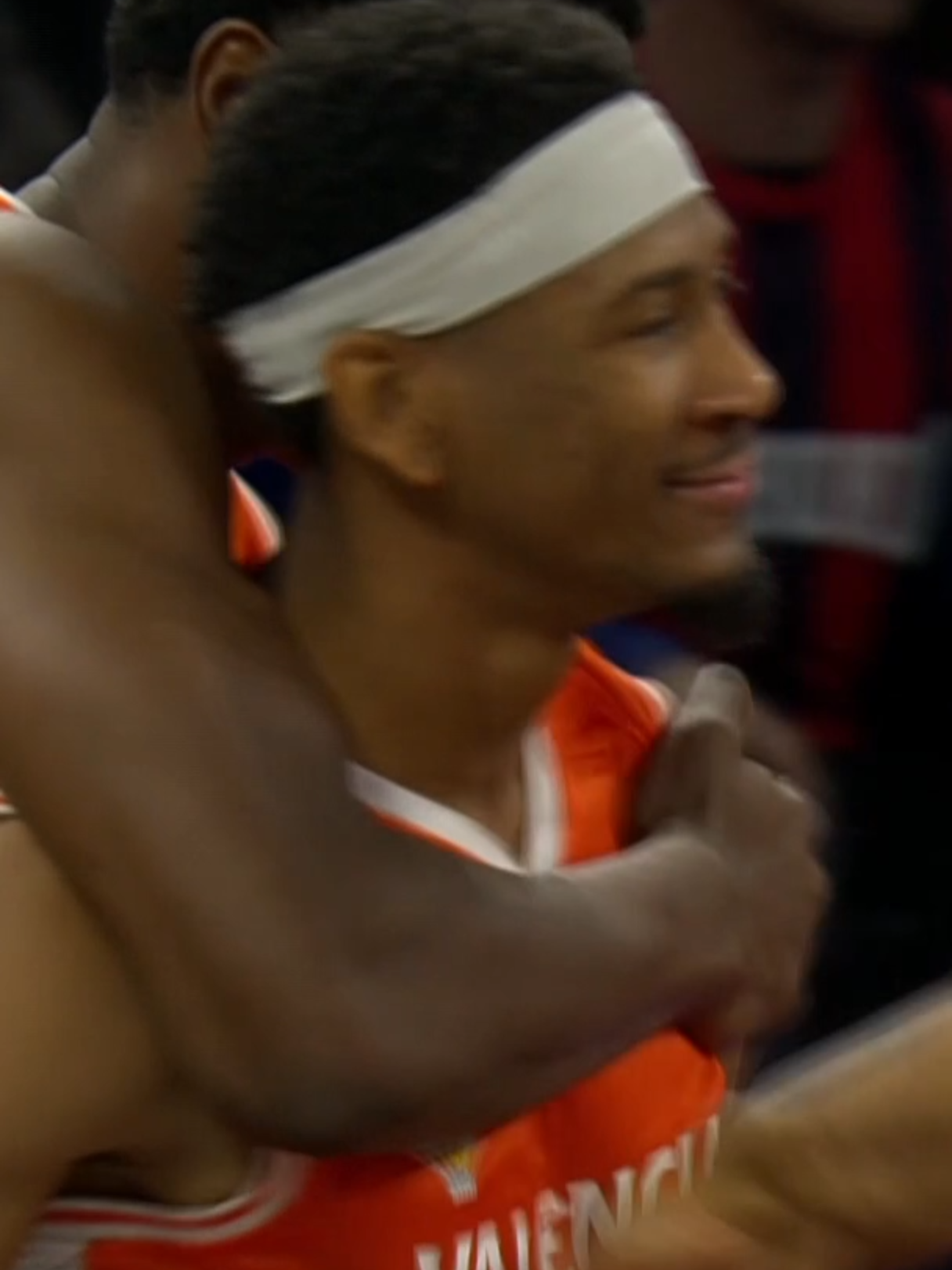 VAYA FINAL, QUÉ LOCURA Quedaba poco más de UN SEGUNDO y Kam Taylor metió este CANASTÓN para poner a @valenciabasket líderes de la @acb🔥 #LigaEndesaxDAZN #deportesentiktok #baloncesto #Valencia #tiktoksports