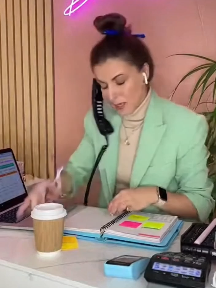 Администратор салон красоты3 #салонкрасоты #ресницы #брови #прическа #губы