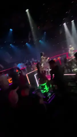 Cầm 1anh đến đón về😁