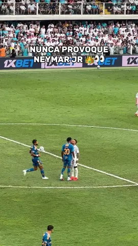Vem na Disney e quer brigar com o Mickey 😂☠️ #futebol #Soccer #neymar 