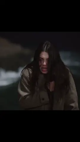 ما اخفي لكم اني كنت ماسكه قلبي احسب النهايه كذا #ليزجي_جومارت #lizgecömert #çarpinti #fyp #explore 