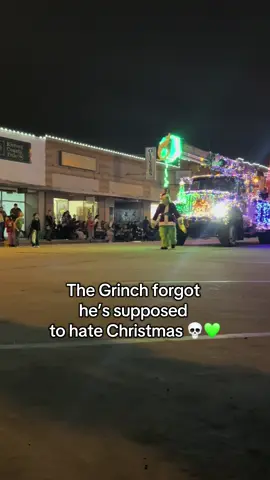 The Grinch out here swinging like he’s had too much Who-punch. #grinch #whoville #grinchmas #grinchtiktok #grinchtok 