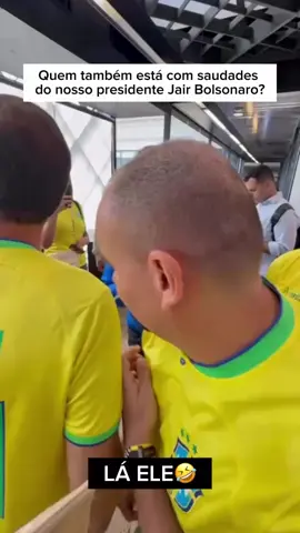 Lá ele, mil vezes Bolsonaro 🤣🤣🤣 Quem está com saudades do nosso presidente Jair Bolsonaro?  Vai passar, meu presidente, o Brasil te ama!