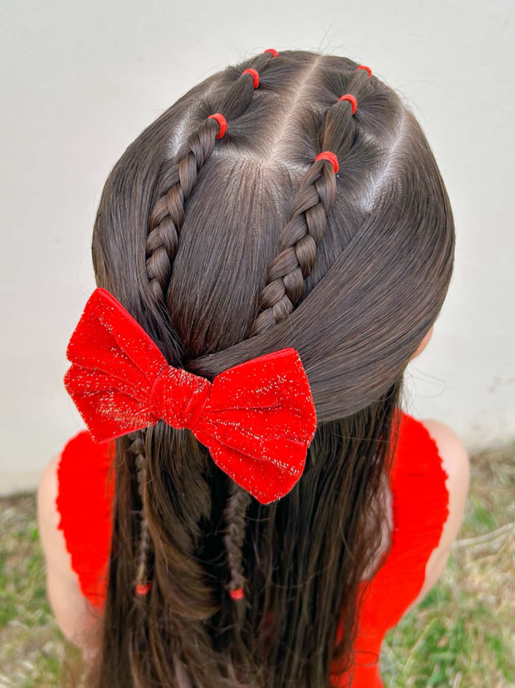 Penteado infantil fácil para o Natal 🎅🏻  . . . #penteadoinfantil #penteadosfaceis #penteados #peinados #natal 