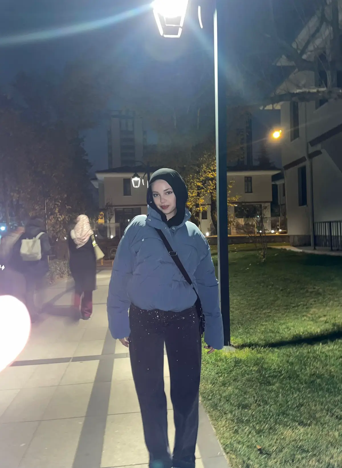 hem karisik hem de degil gibi de sarkiyi da tiktok secti bildiriym yani