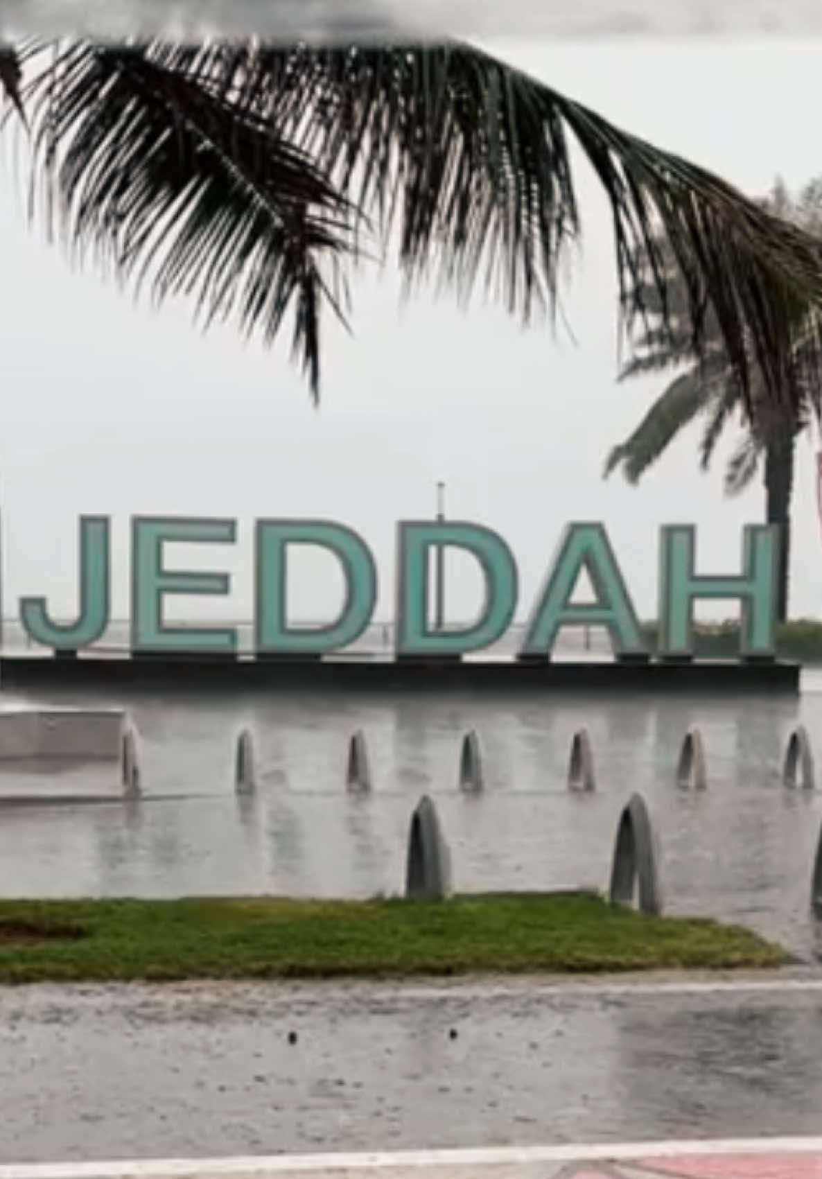 رسمياً جده تستعد لدخول الشتاء  مع التوقعات الواردة من المركز الوطني للأرصاد إلى هطول أمطار بمشيئة الله متوسطة تصل إلى غزيرة يومي الثلاثاء والأربعاء على منطقة جده مستعدين ؟! #امطار_جده #مطر  #اماكن_جدة #جده_الان #امطاراليوم 