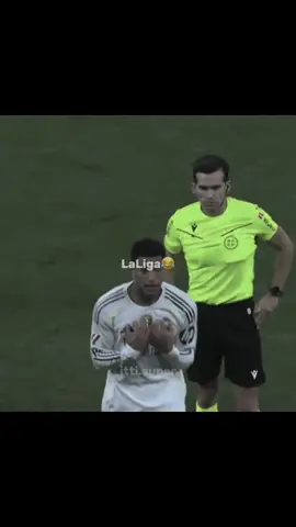 Referee wronged Real Madrid — Negreira League الحكم ظلم ريال مدريد — دوري نيغريرا 😂 (تعالوا الانىىىتا بالبايو) #اتي_سوبر #ريال_مدريد #realmadrid 