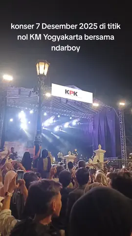 konser HAKORDIA bersama @ndarboygenk di titik NOL KM YOGYAKARTA.  btw mbaknya di menit 1.50 heboh banget ya😁😂 #fyp #trending #ndarboygenk #trending #malioboro 