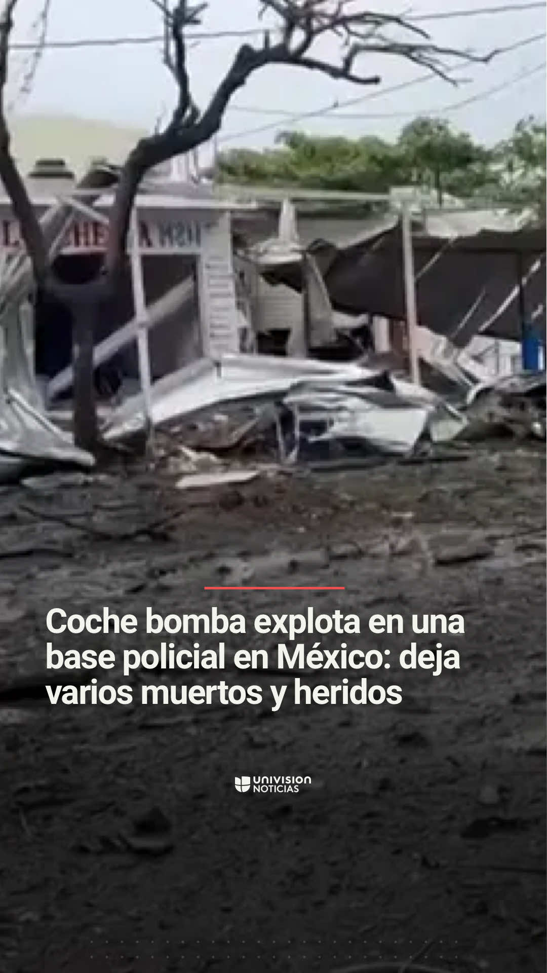 🇲🇽 Al menos cinco muertos y varios heridos deja explosión de coche bomba en una base policial en México. Un vehículo cargado con explosivos estalló frente a una base de la policía comunitaria en Coahuayana, Michoacán. #México #Michoacán #uninoticias #UnivisionNoticias