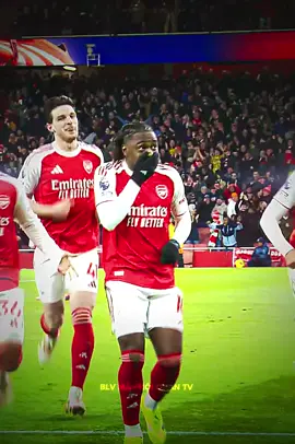 mỗi năm hoa đào nở…