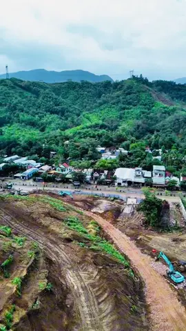 “Giải phóng mặt bằng hoàn tất rồi! Giờ chỉ còn tiếng xe cơ giới và bụi đất bay lên, báo hiệu công trình chính thức bước vào cuộc đua thời gian.” Tượng đài : Huyền Thoại Trường Sơn #xuhuongtiktok2025 #xuhuong #foryou #fyp #viral 