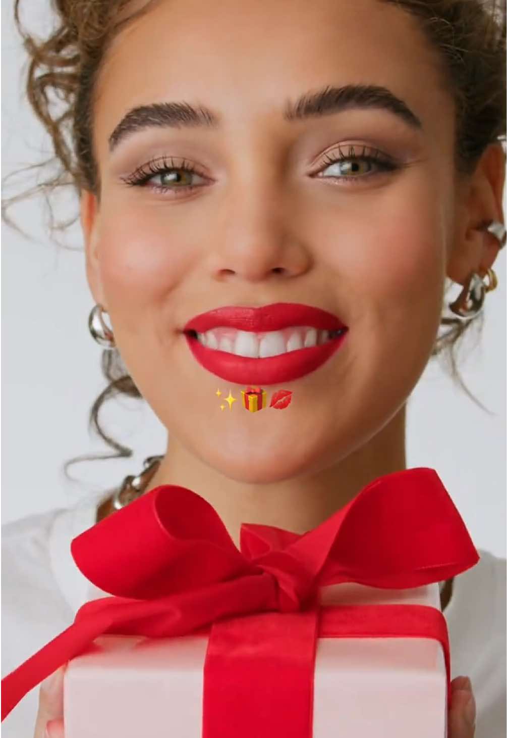 Just a little holiday #grwm✨💋 