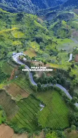 Alam sedang menunjukan kemarahanya lewat longsor dimana mana dan air sungai yang meluap tinggi (banjir bandang). bukti nyata bahwa bencana ini disebabkan oleh ulah manusia. Ya Alloh lingungi keluarga dan saudara saudara kami yang terkena musibah ,jadikan musibah ini sebagai penghapus dosa, dan kesabaran,kekecewaan  jadikan ladang pahala buat kami🤲  Lekas membaik garut selatan🥀🤲  . . #garutngider #garutselatan #bencanaalam #fyp #banjarwangi 