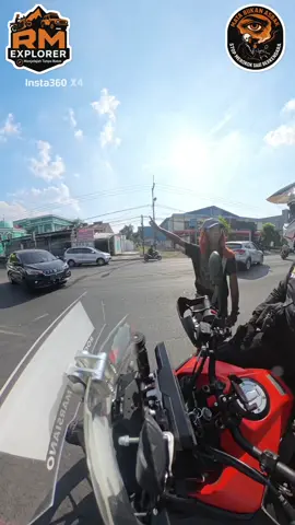 bagi yang suka lewat jalur ini, yuk kita lawan pak ogah ini kalau jalur kita hijai lalu di tutup sama dia, jangan ragu untuk melawan dia #pakogah #alexindo #lampumerah 