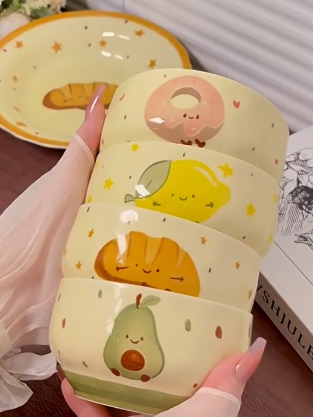 Bộ 4 bát sứ ăn cơm dễ thương, họa tiết hình bánh và hoa quả, dày dặn sang trọng. #batsudethuong #bobatsukemthia #bobatsugiadinhdethuong #bo4batsu #TikTokshop1212 
