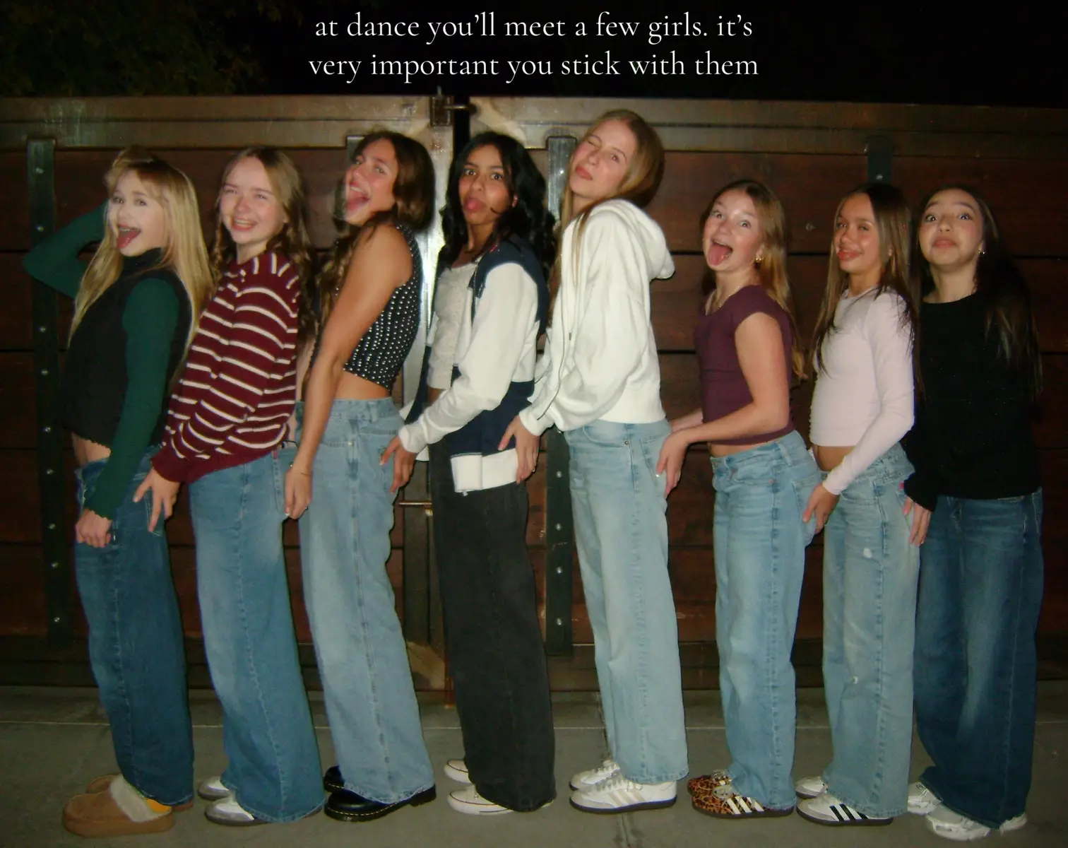 i actually don’t know what i would do without them @Eva @Remi🤗 @B #Aria @Aleezaisawesome @harps_heinze #Brielle from right to left 