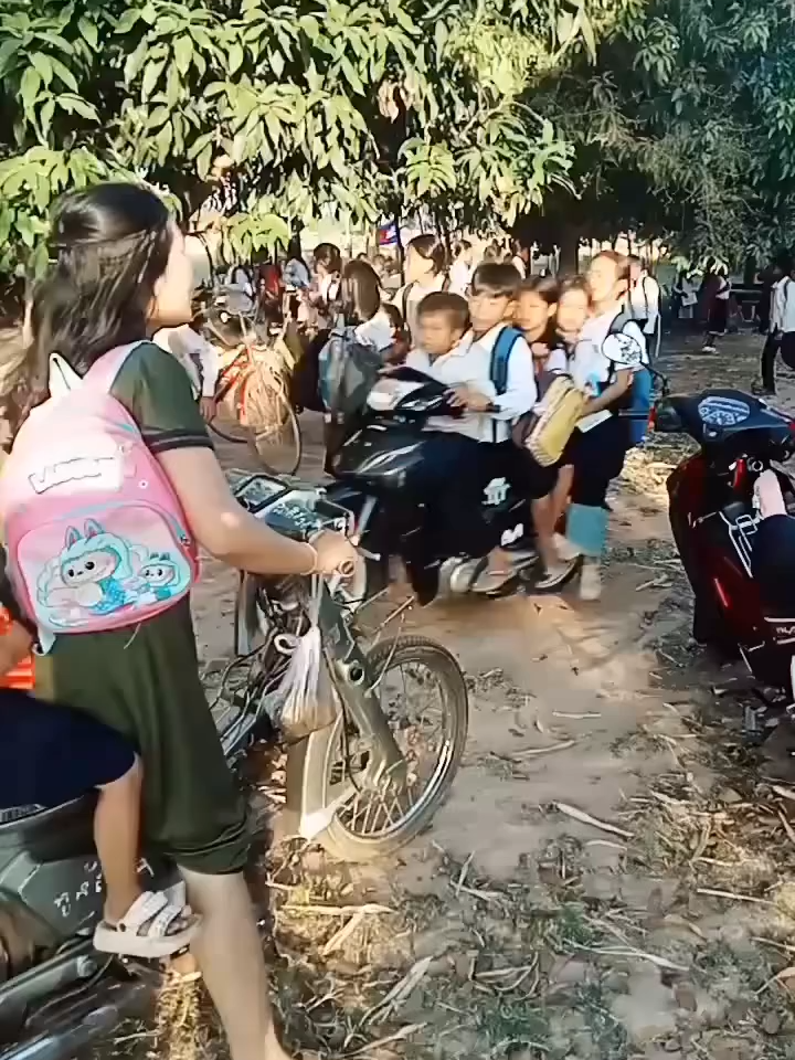 ផ្ទុះទៀតហើយ ព្រឹកថ្ងៃទី 8/12/25 ជម្លៀសសិស្សនៅជិតព្រំដែន #fyppppppppppppppppppppppp #FYP #Thailand #Cambodia #CambodiaNeedPeace #PeaceForCambodia