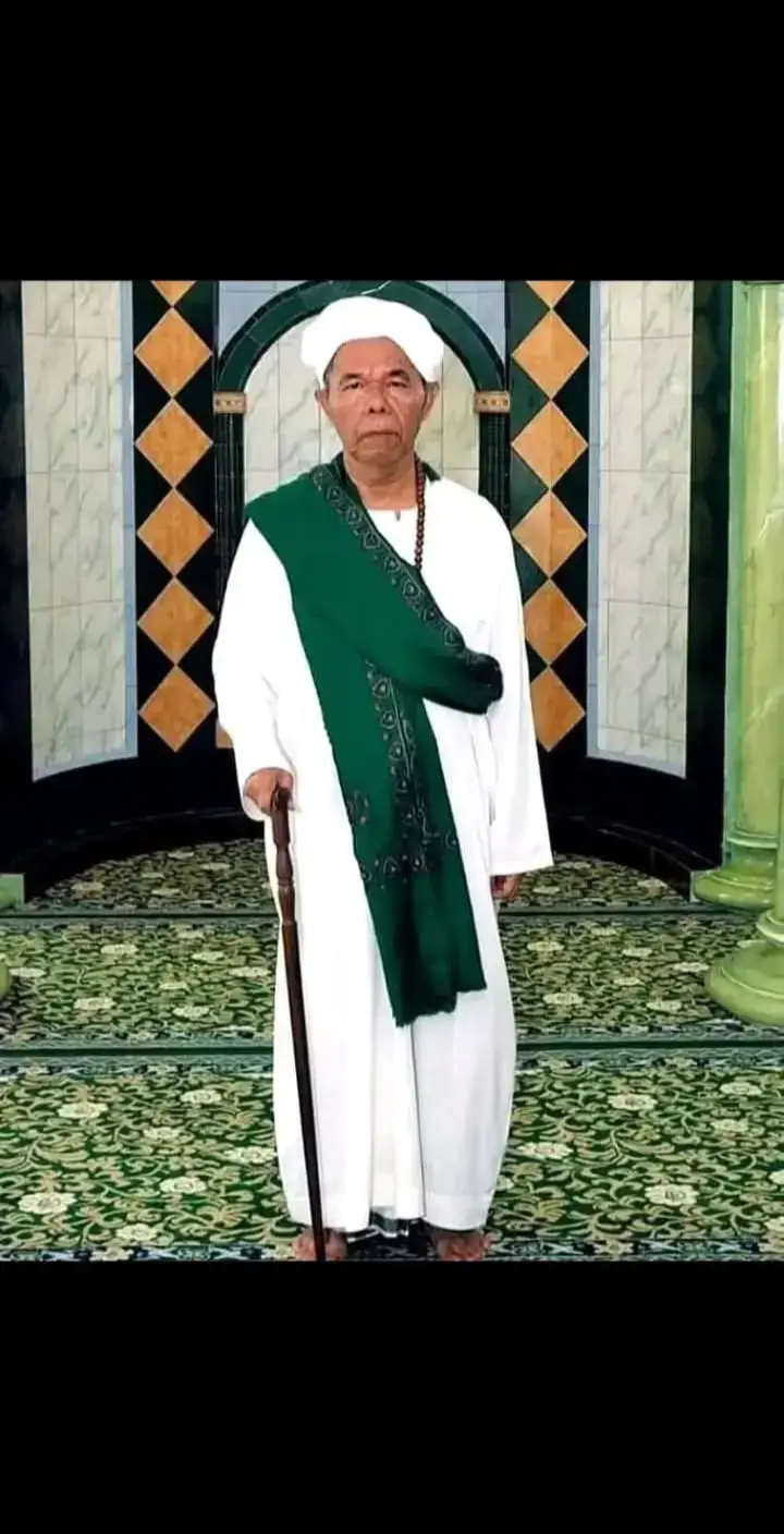 Abuya syukri unus yg dimna di kenal banyak mengarang ( menulis / karya ) kitab kitab diantara isafuttholibhin #ulamakalimantan #abuyasyukriunus #kalselberduka 