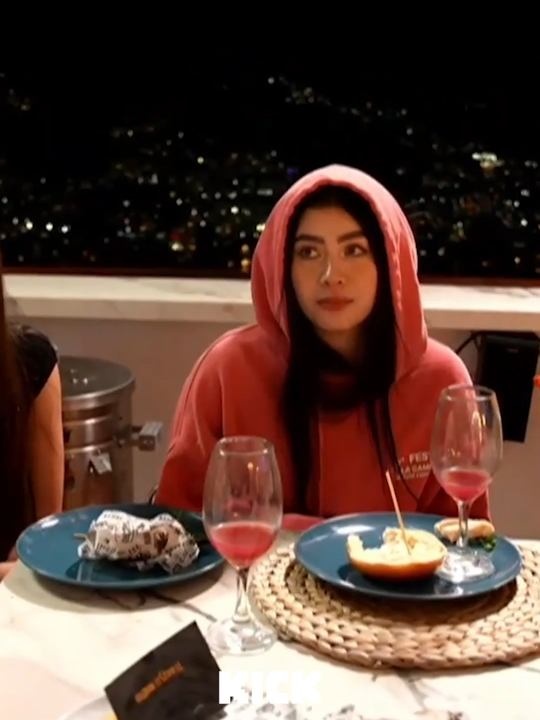 Natalia dice que Chanty y Karen fluyen mucho #westcol #saraclips