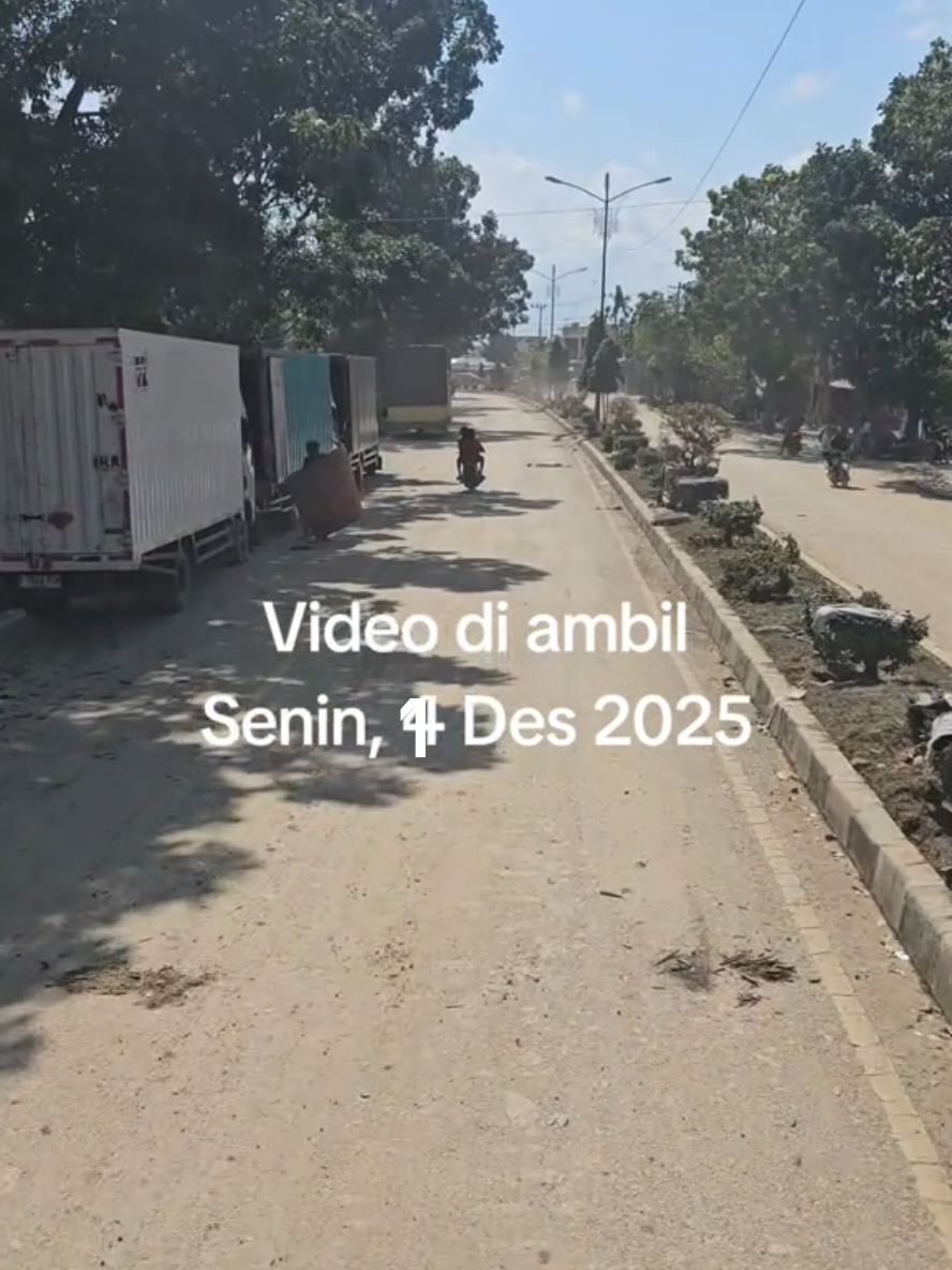 Aceh Tamiang-Ternyata yang didalam Mobil itu isinya mayat semua, sejak dijalan memang hati sudah was-was kok baunya aneh beda dengan bangkai binatang. #banjirsumatera 