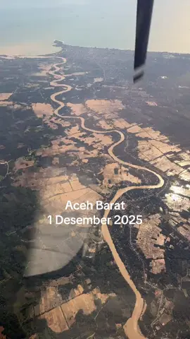 air semua yang ada terlihat 😭😭 semoga warga Aceh barat sehat sehat semua 🤲🤲🤲