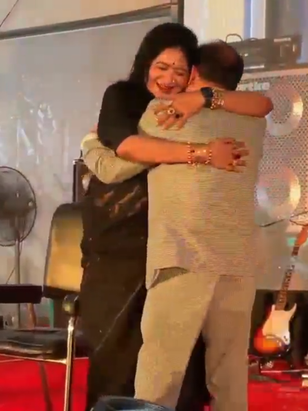 🌟 “Sir & ma’am’s chemistry on stage? Pure elegance. Pure magic. ✨”💫 [Their Hugs🫂] “When sir & ma’am dance together… the whole atmosphere just hits different ✨🔥” #coupledance #trending #shksc #dance #unfrezzmyaccount 🫶🏻💃🫂👀.