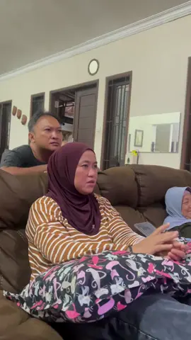 Luar biasa para pendukung april  banyak yang diluar studio KALIAN LUAR BIASA 👍 Semangat kalian yang membara tak kenal lelah untuk mendukung @da7_aprillll  Terimakasih semuanya semoga Allah membalas kebaikan kalian dengan limpahan rahmatNya amiin 🙏🙏 gadis kecilku terus berjuang sampe akhir 👍 #dedeapril  #dianasastra #dangdutakademiindosiar #fyp 