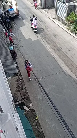 berangkat sekolah gendong tas doang. pulang sekolah manggul MBG #mbgcore #mbg #sekolahsd #fyppppppppppppppppppppppp 